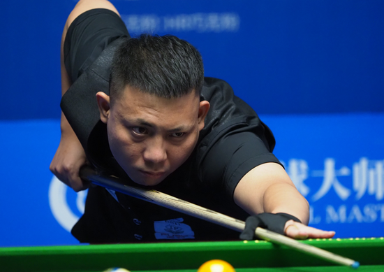 他已经与球 他已经与球