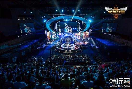 博主晒与谢文能合影：看看我在伦敦遇到了谁.