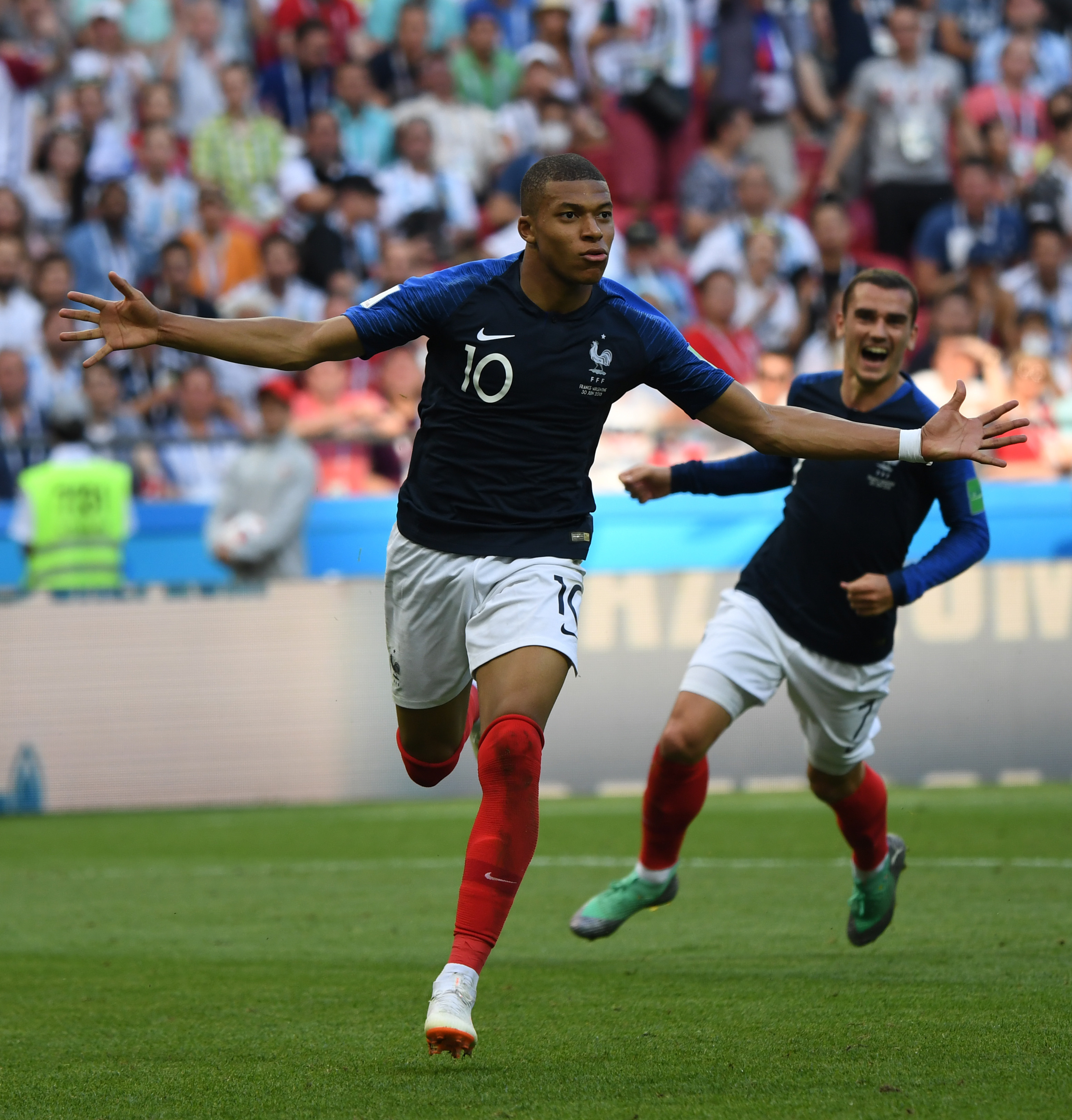 长期曲线更 长期曲线更